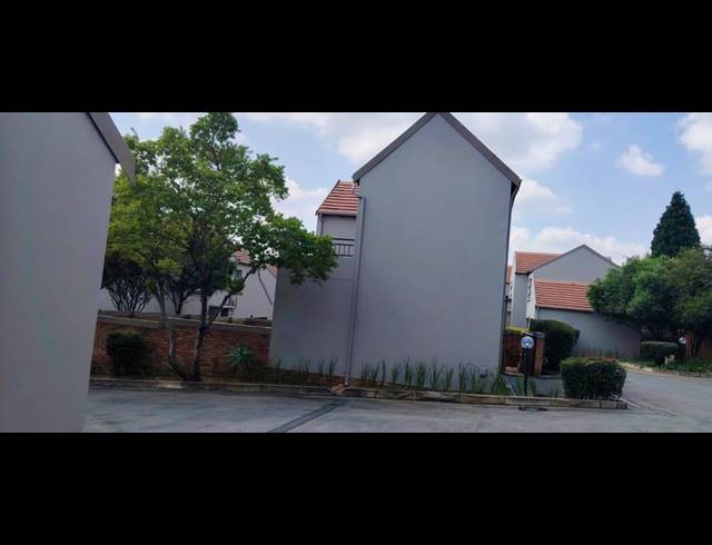 3 BEDROOM TOWNHOUSE FOR SALE IN RANDBURG CENTRAL